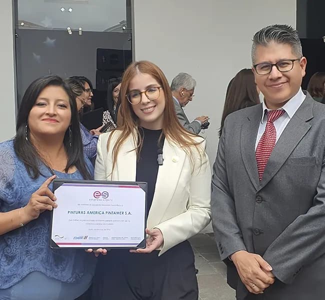 Compromiso con la equidad: Pinturas América obtiene Mención Honorífica al Sello Empresa Segura